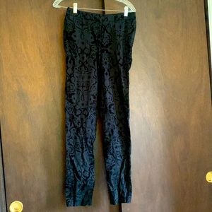 H&M black dress pant size 6 with velvet paisley pattern